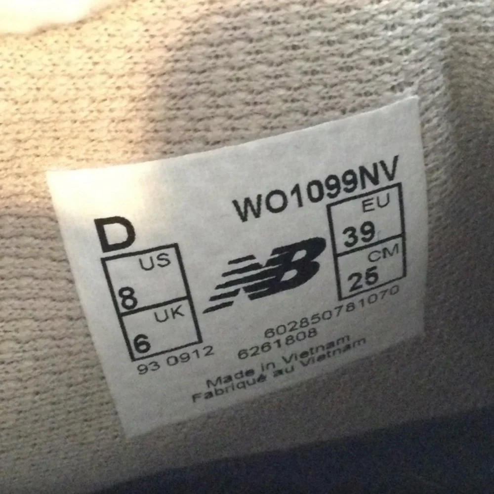 NEW BALANCE WINTER HIKING BOOT IN NAVY - Picture 16 of 16